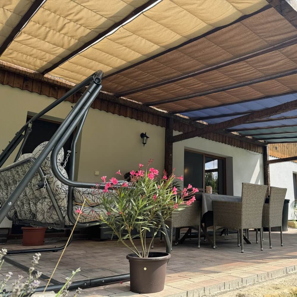 Featured image for “Výběr látky pro baldachýn: Rozdíly mezi materiály Oxford, Colora a Tenda”