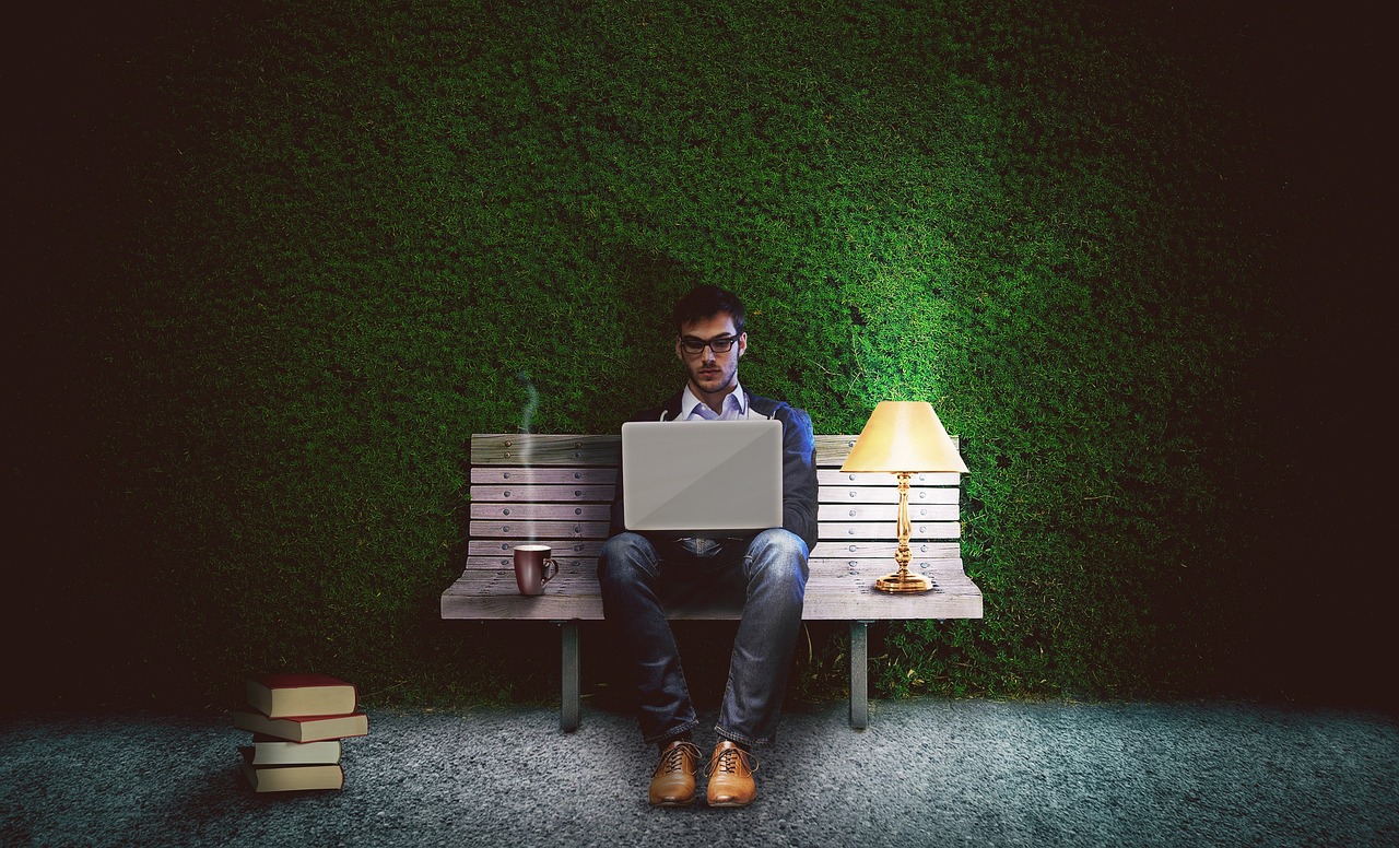 Featured image for “Práce z terasy: jak si zařídit venkovní home office ve stínu”
